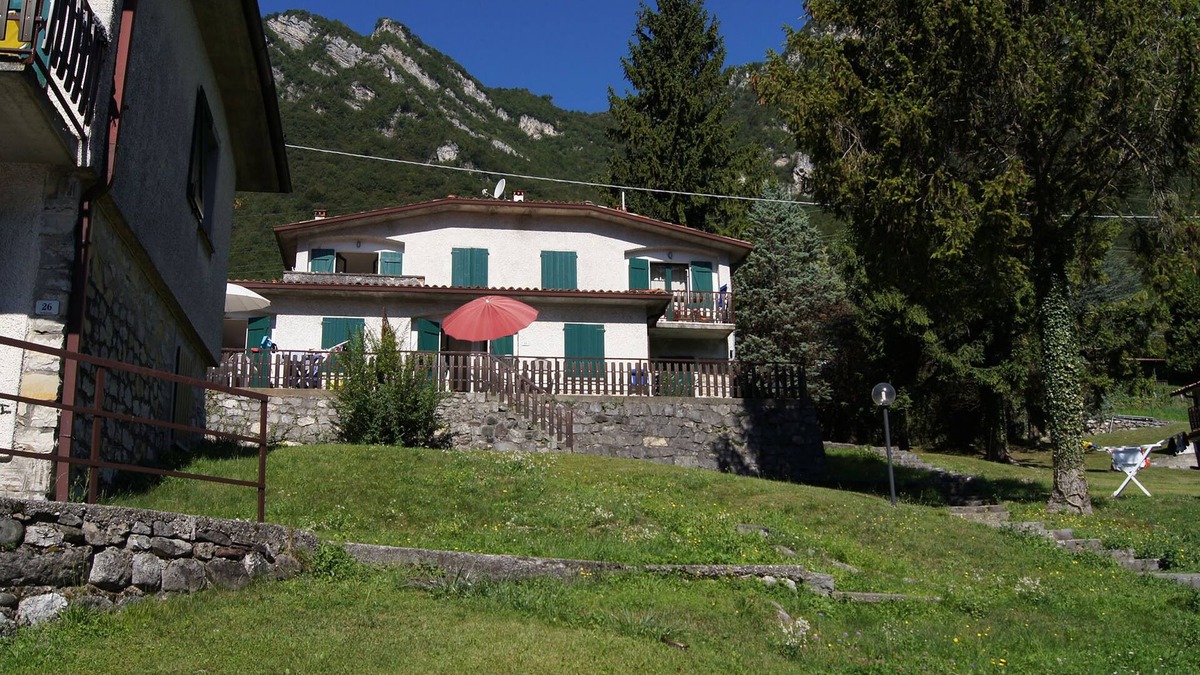 Idro Apartment | Directly on the lake with terrace and two bedrooms