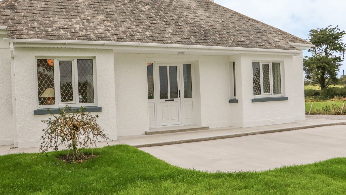 Athea House | DIRREEN HOUSE, family friendly in Listowel, County Kerry