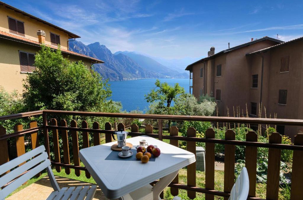 Zorzino Apartment | Discesa a Lago with terrace and garden on lake Iseo