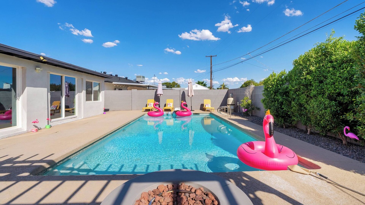 Village Grove House | Disco Dino: Pool, HotTub & Game Room Sleeps 18