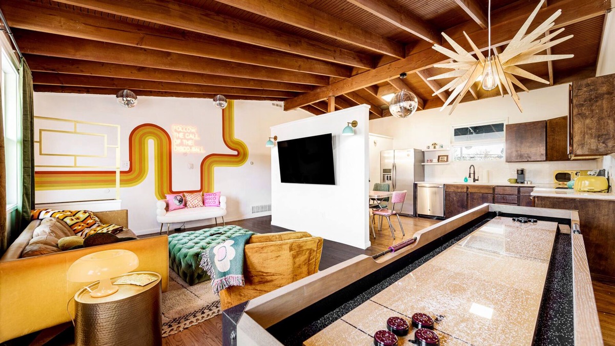 South Westminster House | DiscoDen~Easy Access to Boulder, DT & Red Rocks w/Shuffleboard, Firepit &Murals