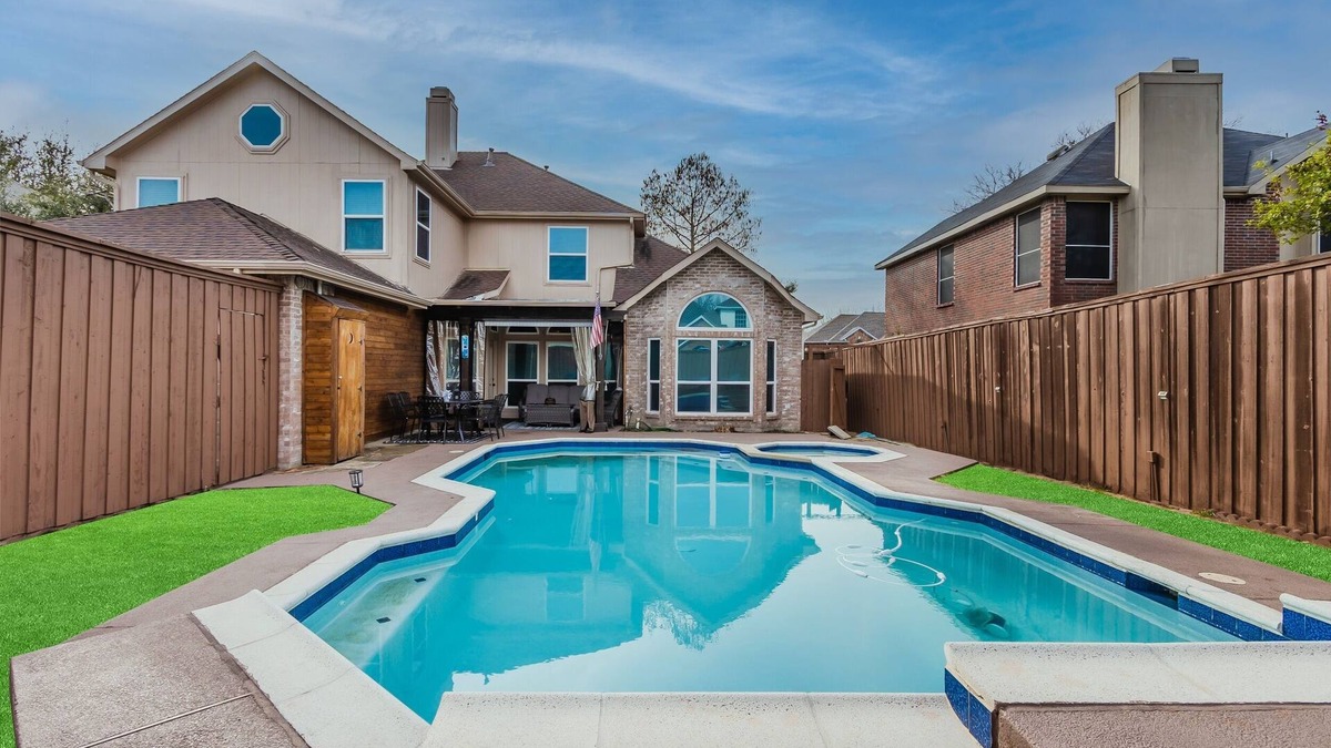 Allen House | Discount Included! Stunning, Modern, Spacious Getaway fits any group, 2 game rooms, Hot tub by RedAwning