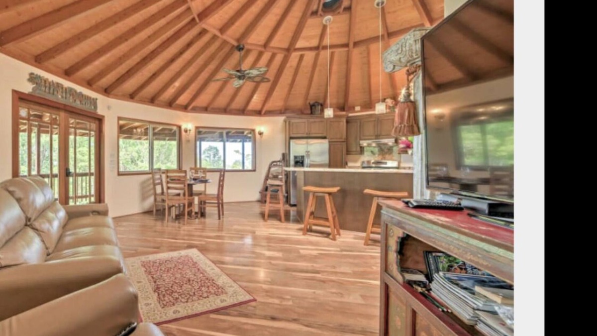 Honomu House | Discounted! Family getaway with Wide Ocean/Mountain Views and Private Waterfall!