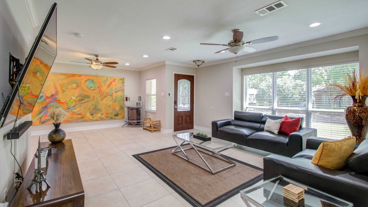 Westbury House | Discounted! Houston Gem| Explore Houston's Best
