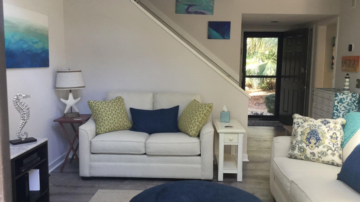 Hilton Head Island Villa | DISCOUNTS/End Unit#15/Walk to Beach/Pool/Tennis/P-ball/Bike Path/2 B/2.5 Ba/Loft