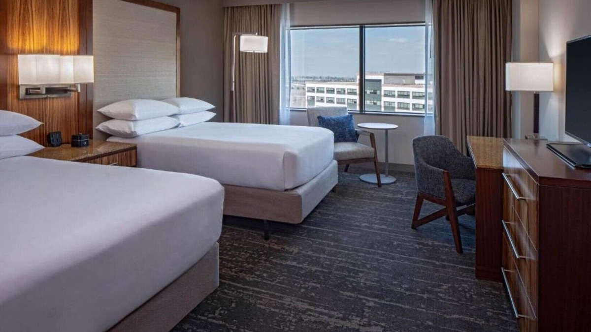 Hampden South House | Discover a premium one-stop travel experience at our room !