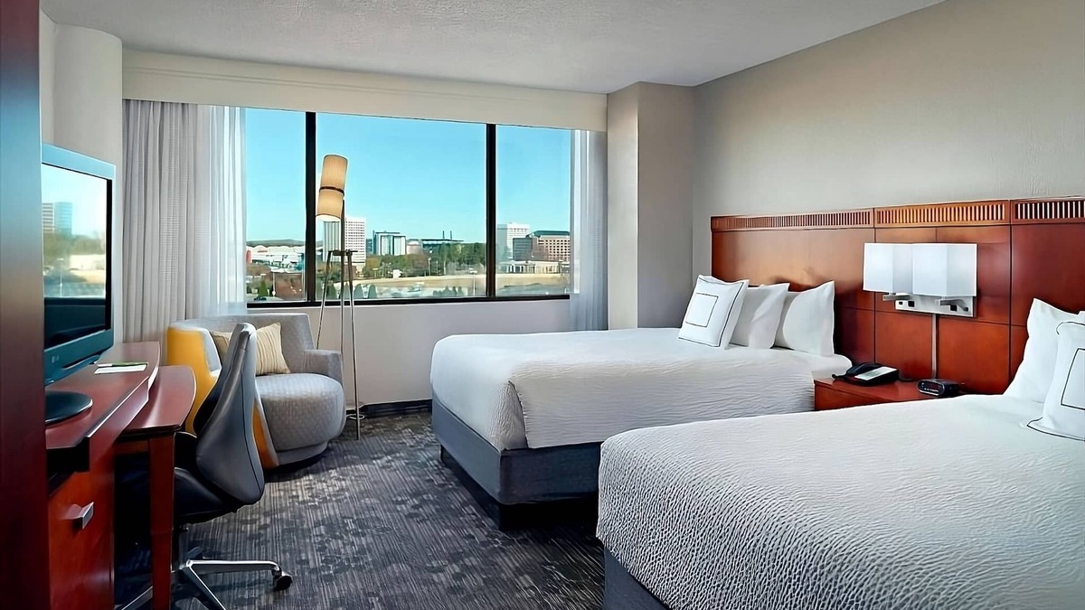 Cumberland Hotel | Discover Atlanta's Cumberland Area in Comfort w/Paws Welcome & Pool Available!
