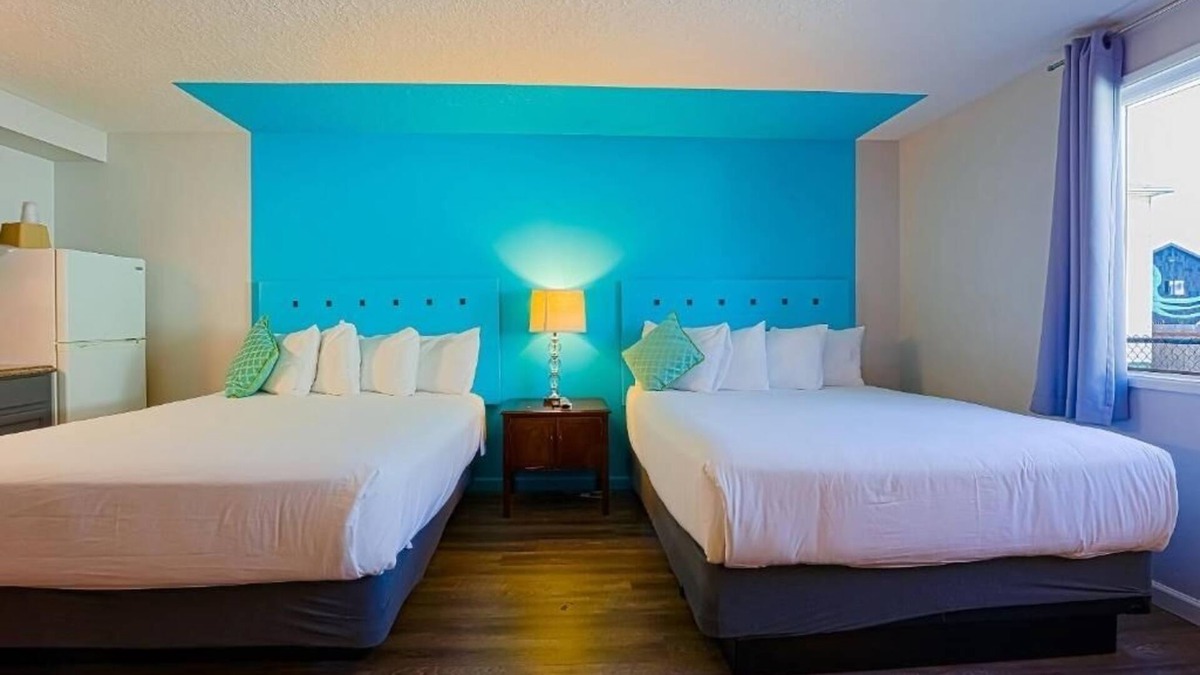 Seaside Hotel | Discover Beaches at Spacious Room with Stunning River View