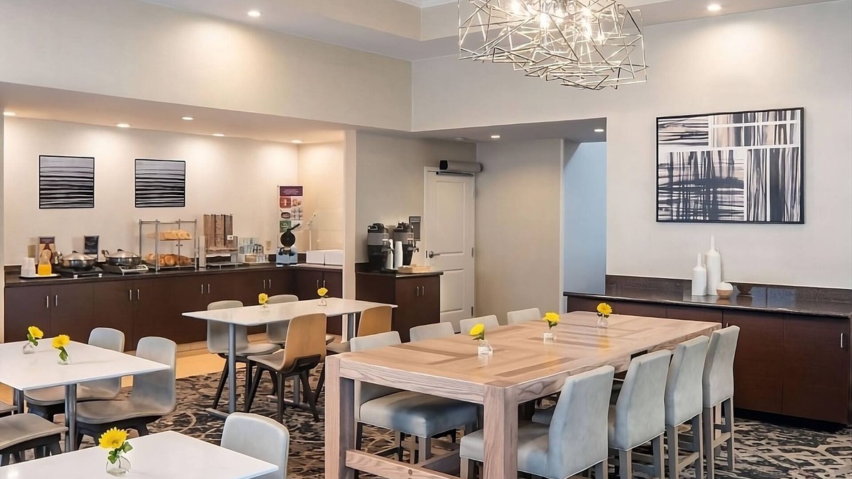 Brentwood Hotel | Discover Brentwood & Nashville from your Home Away from Home! Free Breakfast!