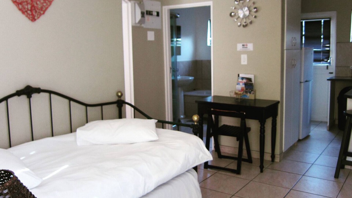 Parow North Apartment | Discover Cape Town - a Home from home