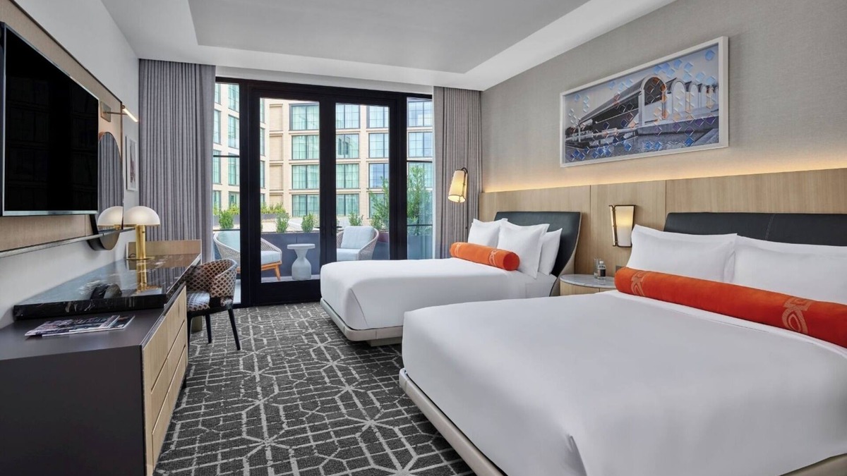 Fort Worth Cultural District Hotel | Discover Charm in Contemporary Room Near Historic Areas