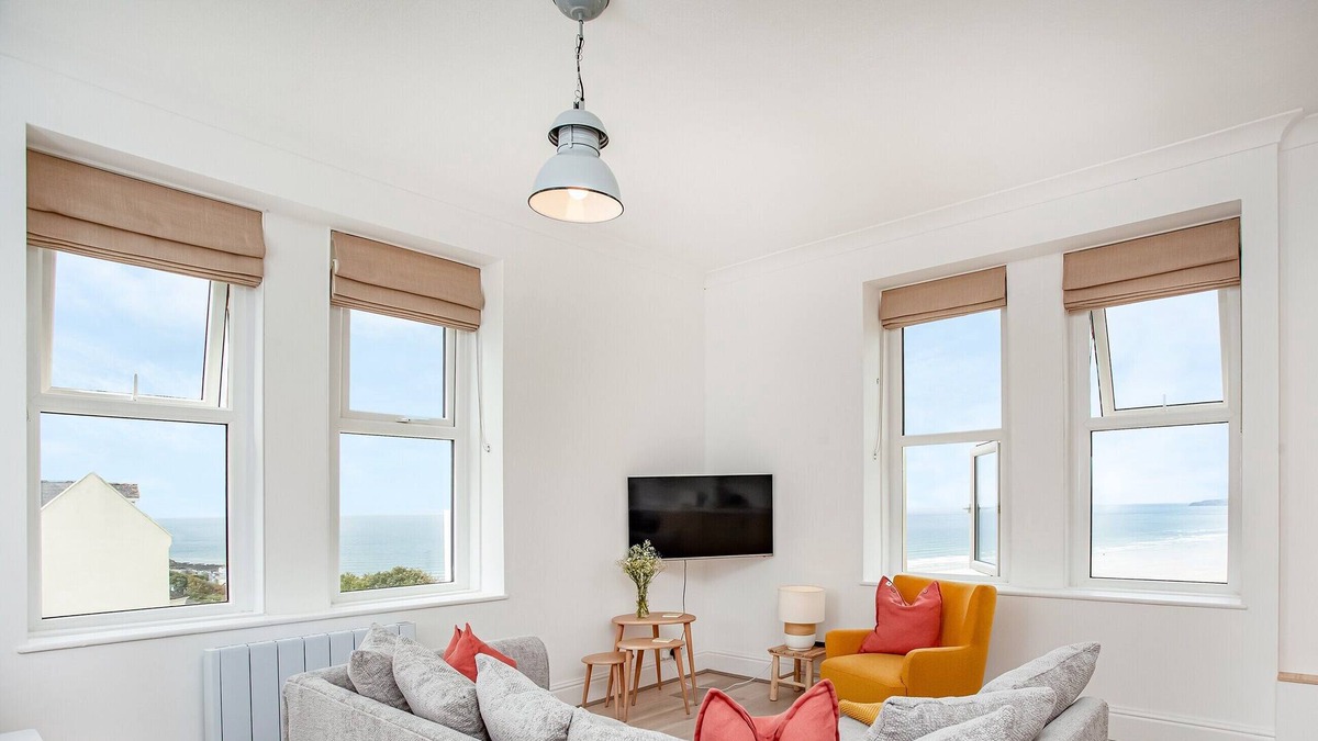 Westward Ho Cottage | Discover coastal bliss at Spindrift – a stylish, two-bedroom apartment in Westward Ho.