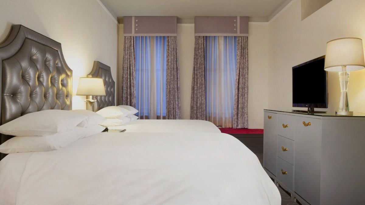 The Loop Hotel | Discover Downtown from Our Well-Appointed Space | 2 Suites