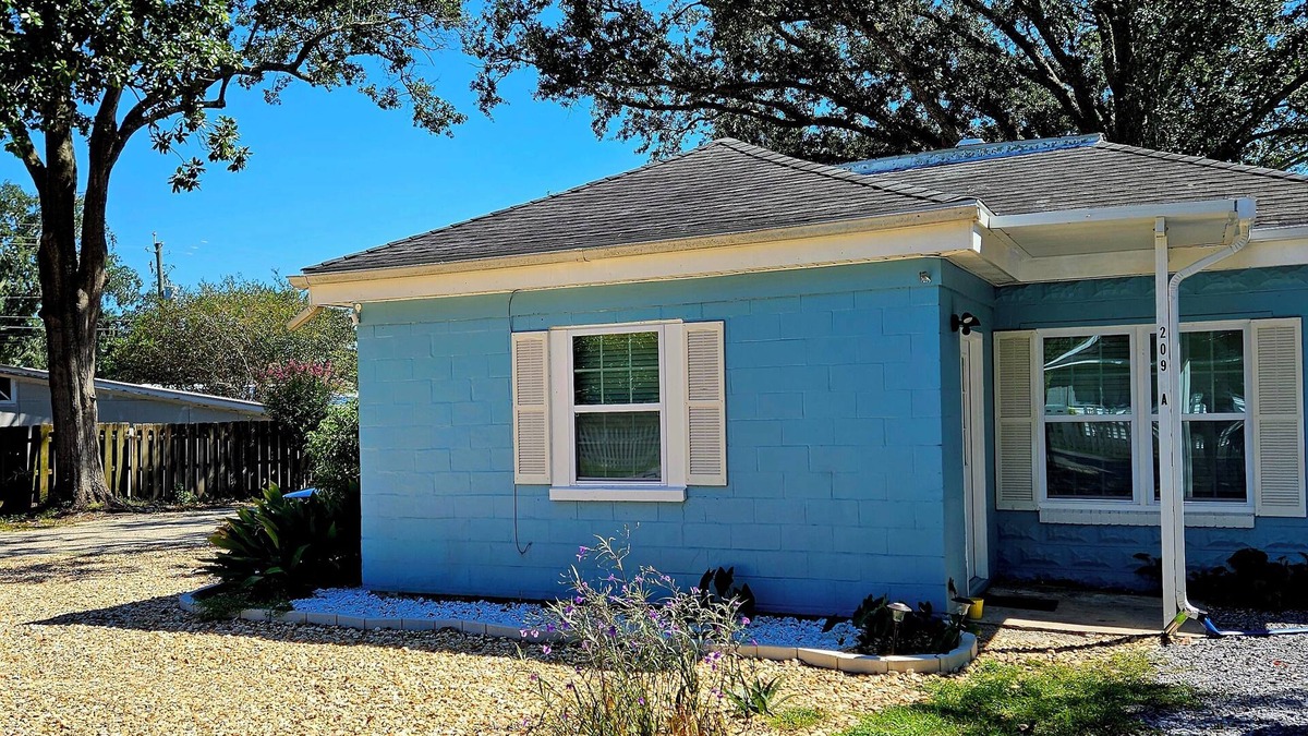 Long Beach House | Discover Gulf Coast/Long Beach 2 bdrm/1 bath Oasis