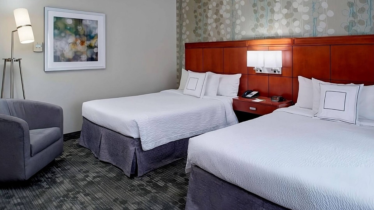 Waldron Hotel | Discover Harley-Davidson Factory! 2 Units! Pets are Allowed Here!
