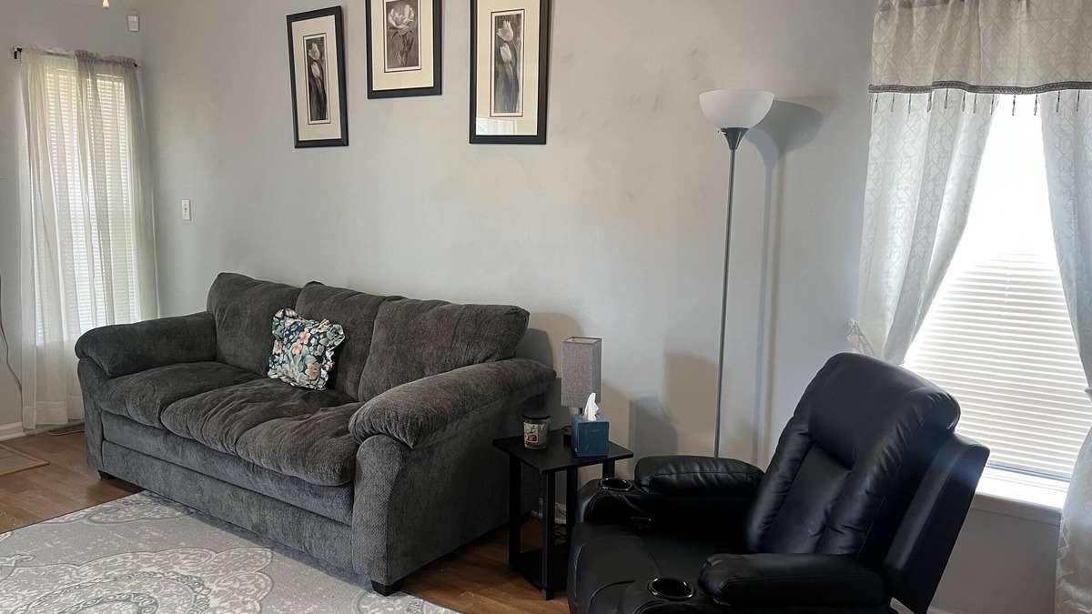 Jacksonville House | Discover Jacksonville charm, just a quick 6-min drive to the mall