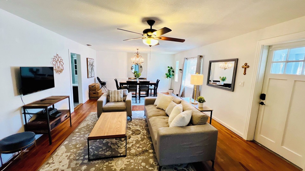 Longwood Cottage | "Discover Longwood's Historic Gems: Cozy 3BR VRBO - Your Home Away!"