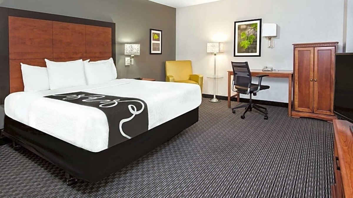 Arsenal House | Discover More of San Antonio! 3 Pet-friendly Units, Free Bfast, Parking, Pool!