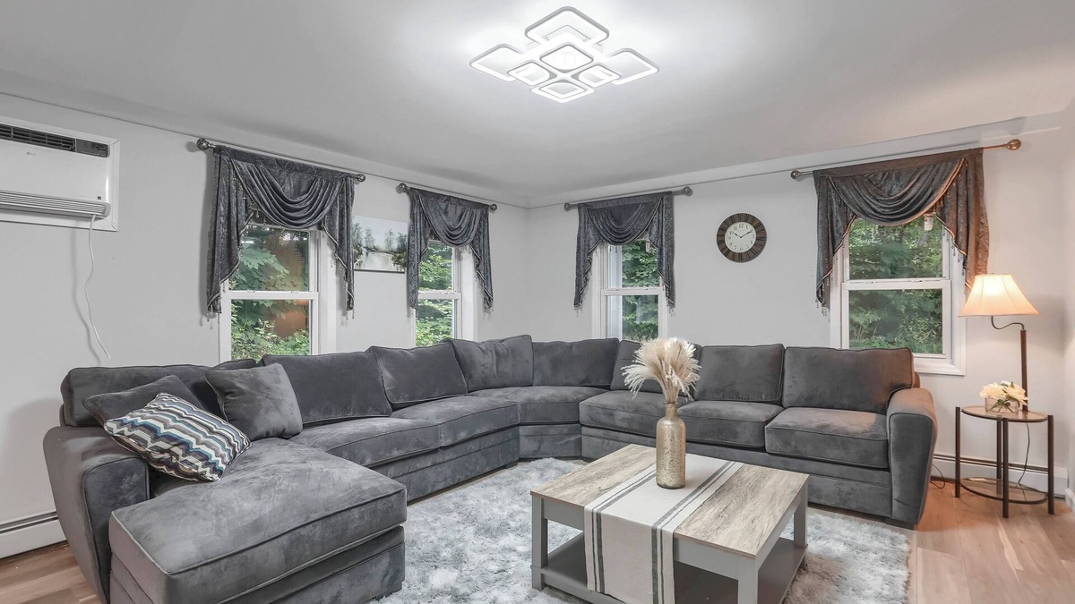 Middle Hope House | Discover Nature’s Glory! Perfect Family Home