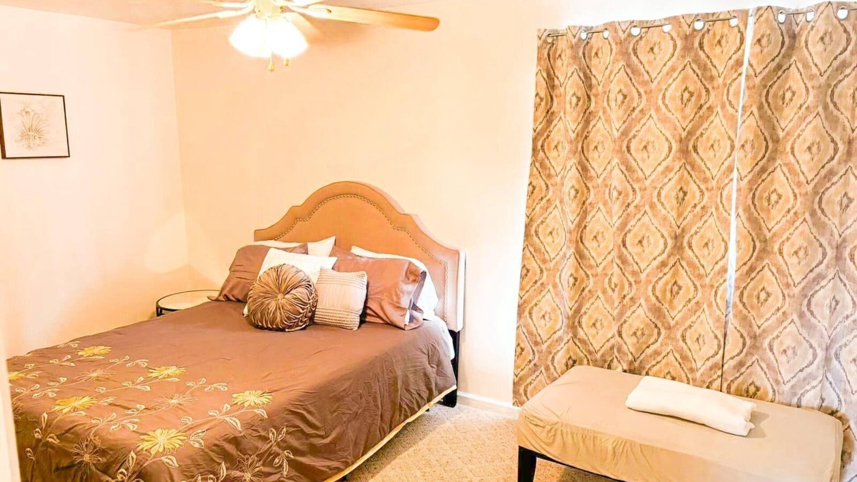 Norfolk - Virginia Beach House | Discover Serenity at Ocean Breeze Haven: Your Perfect Retreat in Virginia Beachn