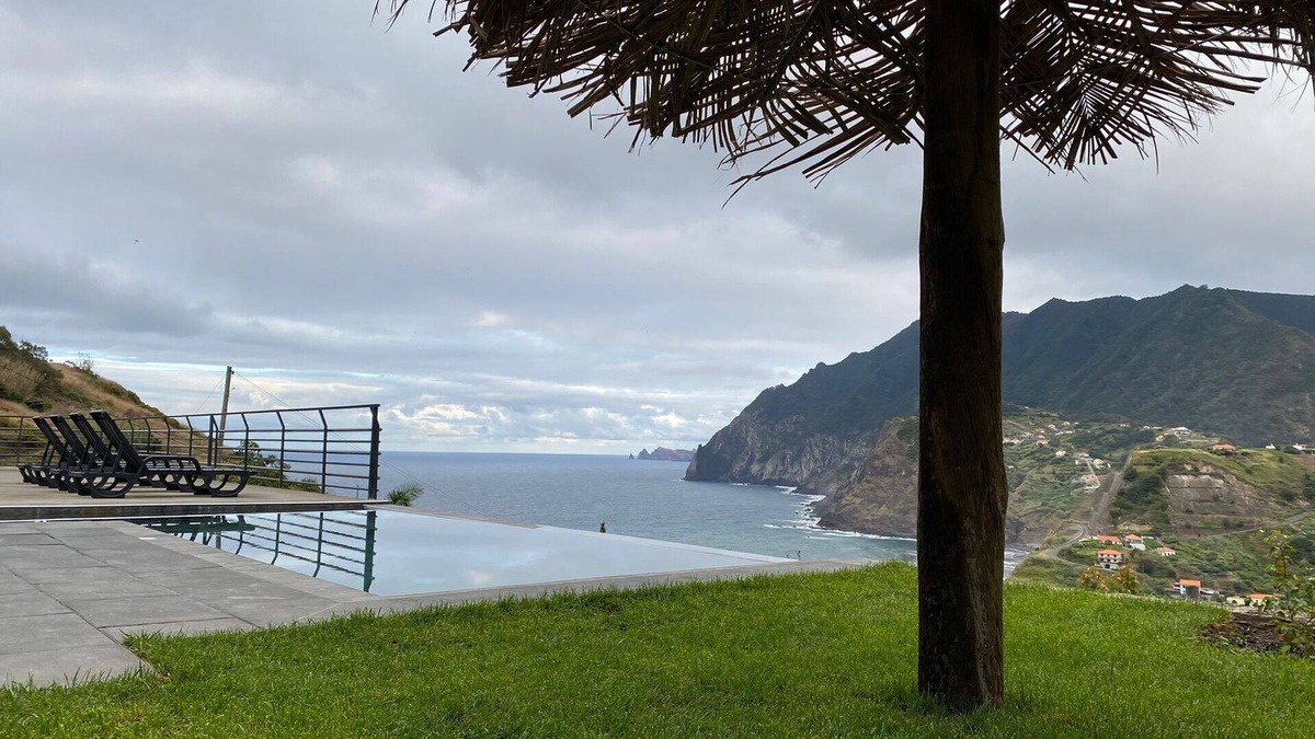 Porto da Cruz Villa | Discover the beauty of Penha D'Águia Villa