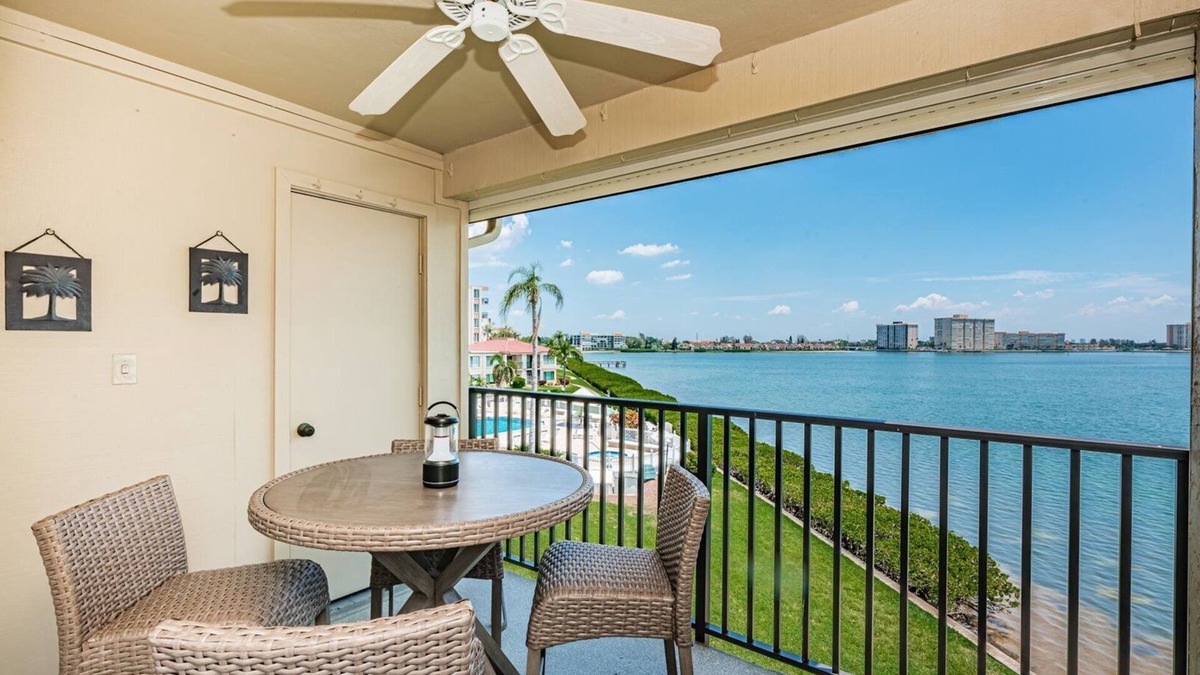 Palma del Mar House | Discover the Epitome of Waterfront Living in this Stunning condo on Isla del.