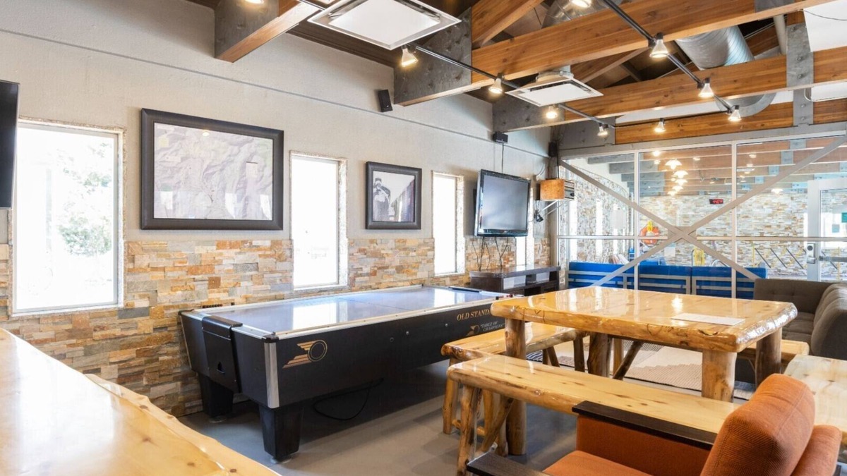 Deer Valley Resort | Discover the Ultimate Mountain Getaway at Marriott's Summit Watch -Studio Unit