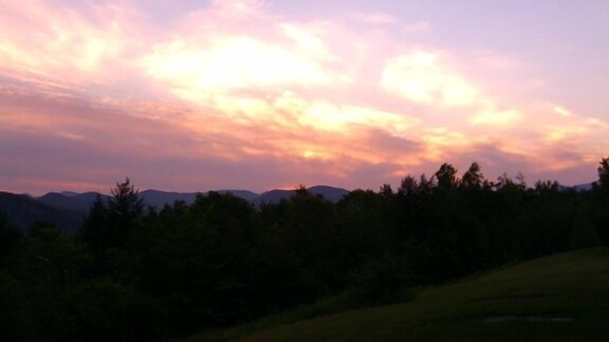 Intervale Condo | Discover this peaceful NH retreat nestled high on Mt. Surprise