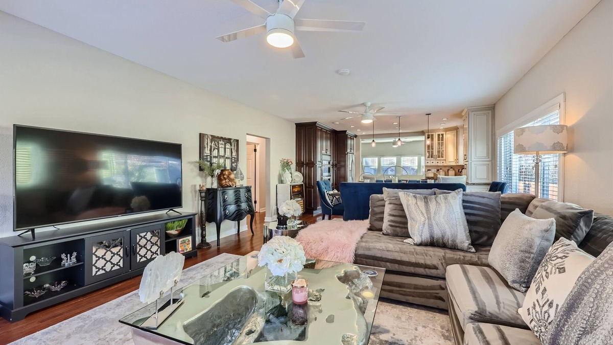 Castle Rock Cottage | "Discover Tranquil Elegance: Your Charming Retreat in the Heart of Castle Rock"
