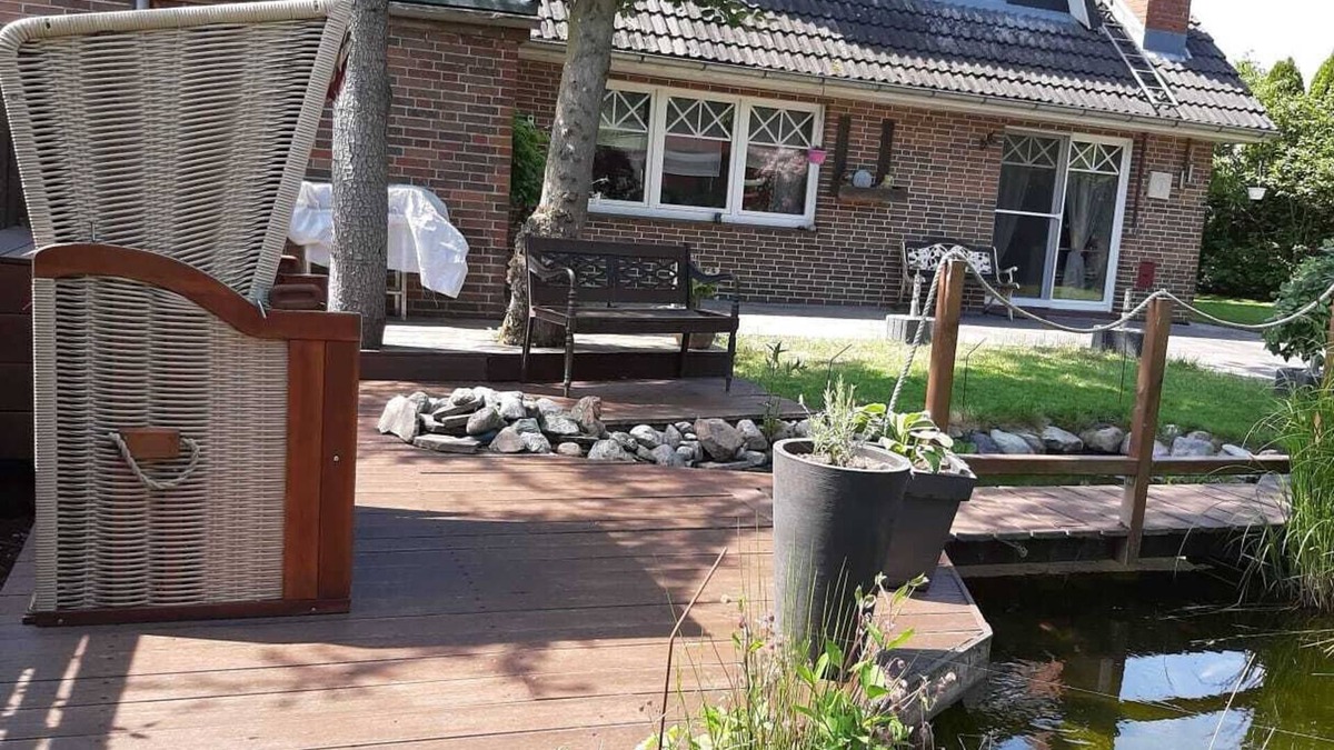 Almdorf House | "Discover Ultimate Relaxation at Ferienhaus Friesenbude Safe Haven!"