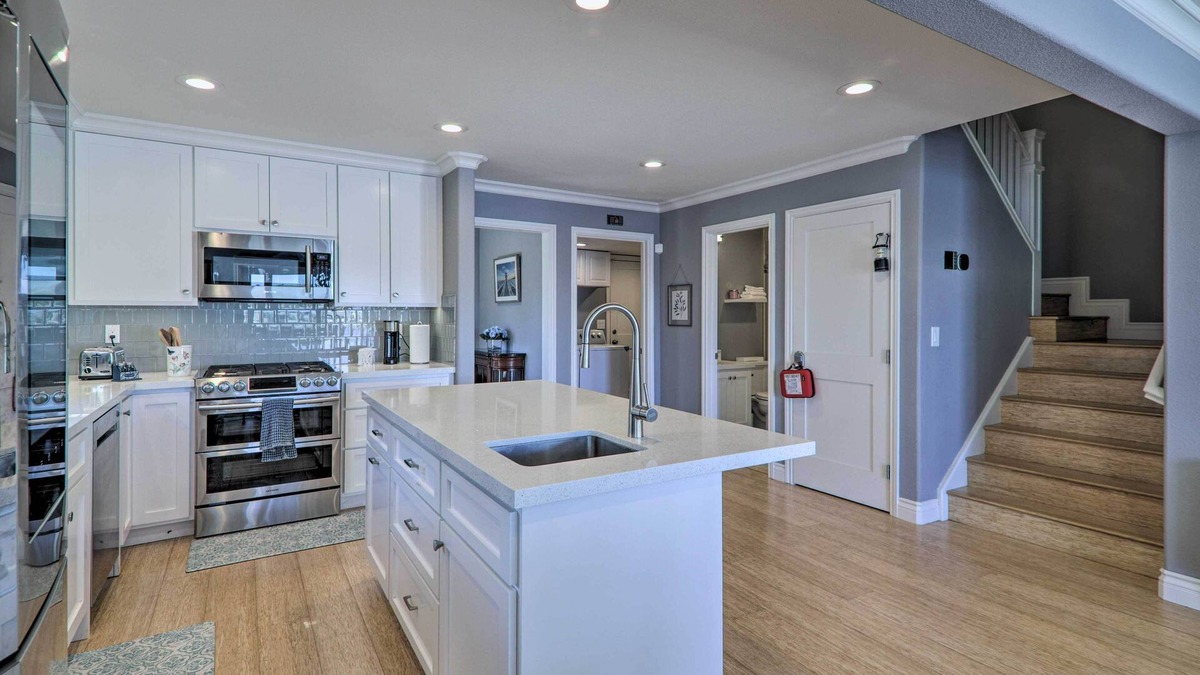 Discovery Bay Cottage | Discovery Bay Retreat w/Balcony & Boat Dock!