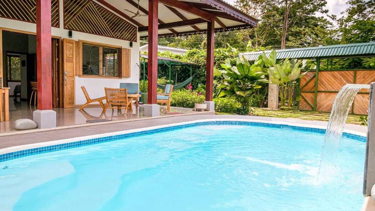 Puerto Viejo de Talamanca House | Dishwasher-Private Pool-AC-Walk to Beach!