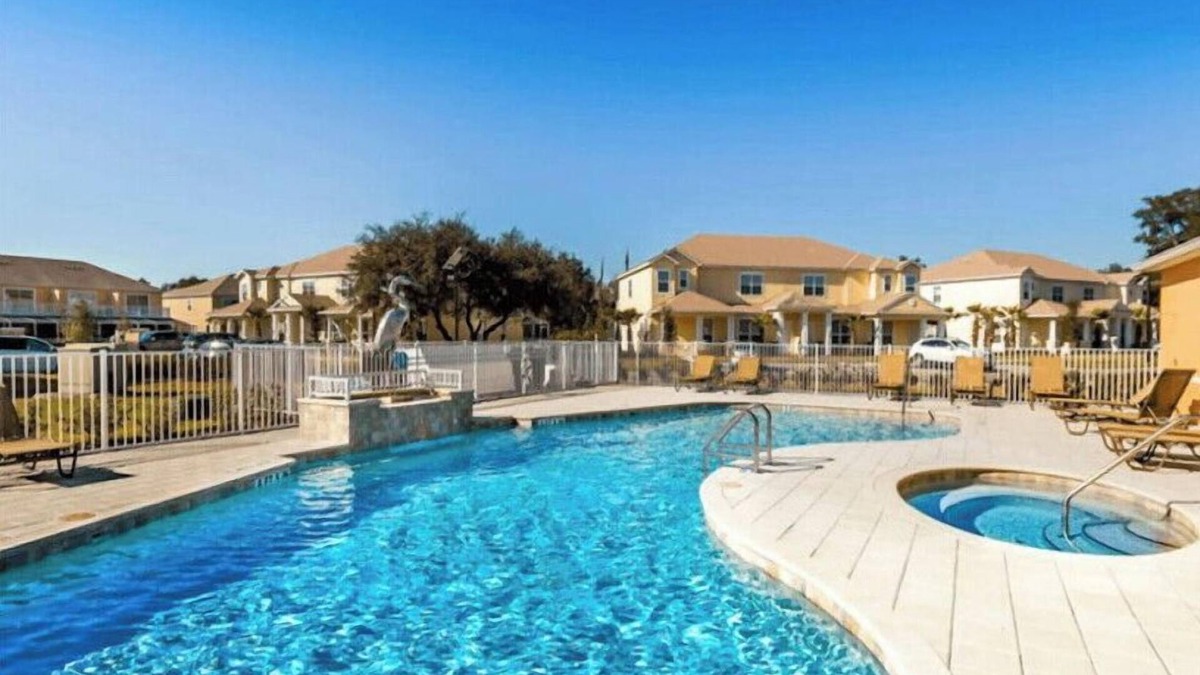 Four Corners House | Disney house “WITH SPLASH POOL”🌟8 guests🌟3 bedrooms🌟6 beds🌟3 baths