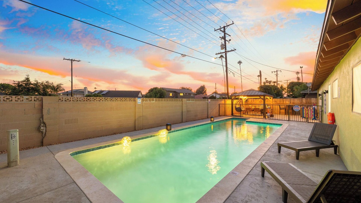Placentia House | Disneyland Family Rental Pool Sleeps 12 Single Story