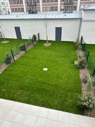 Serris House | Disneyland Paris, vallée village ,Paris , villa, garden , Syline Home, 120 m2