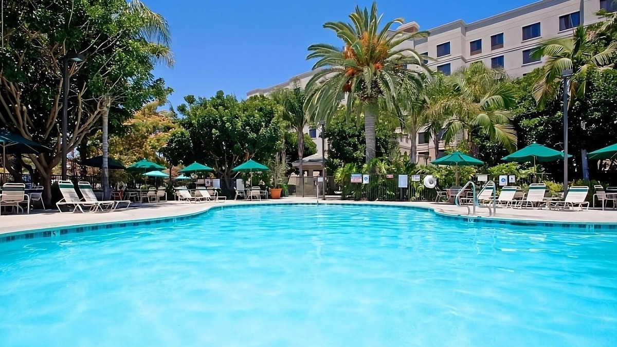 Anaheim Resort Resort | Disneyland Trip Near Coral Tree Park w/Full Kitchens! Pets Allowed & Parking!