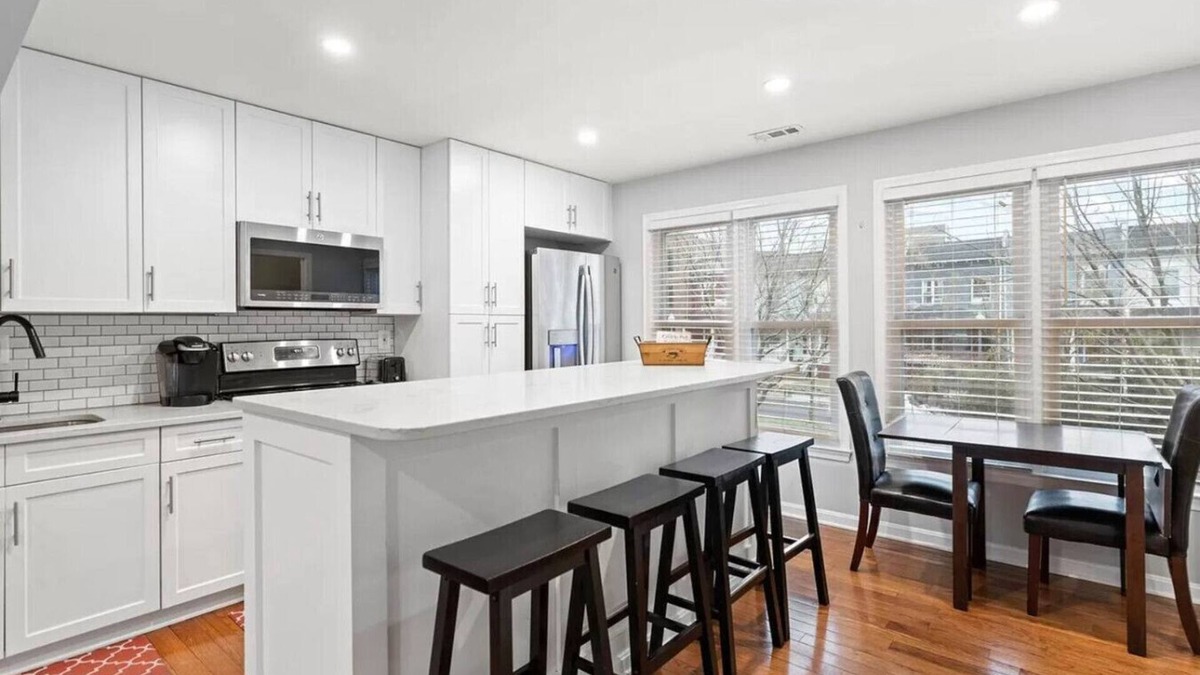 Columbia Heights House | District Townhome | Two Free Parkings by DCottage