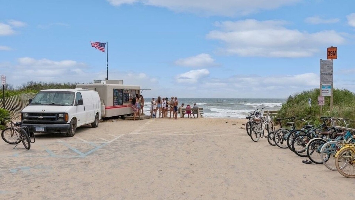 Town of East Hampton Cottage | Ditch Plains Beach House