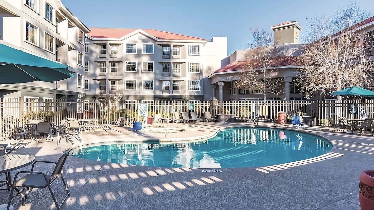 Woodlands Village House | Dive Into Your Dream Vacation! Outdoor Pool, Free Parking, Free Breakfast
