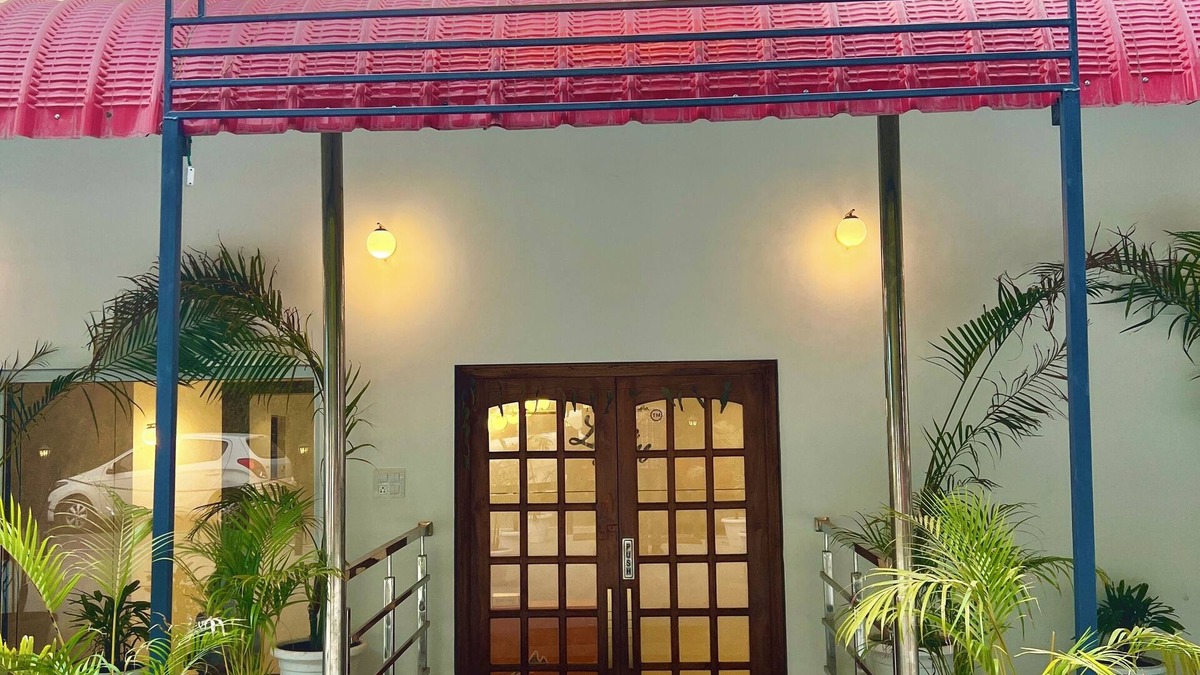 Naukuchiyatal Hotel | Divine by The Lake Hill