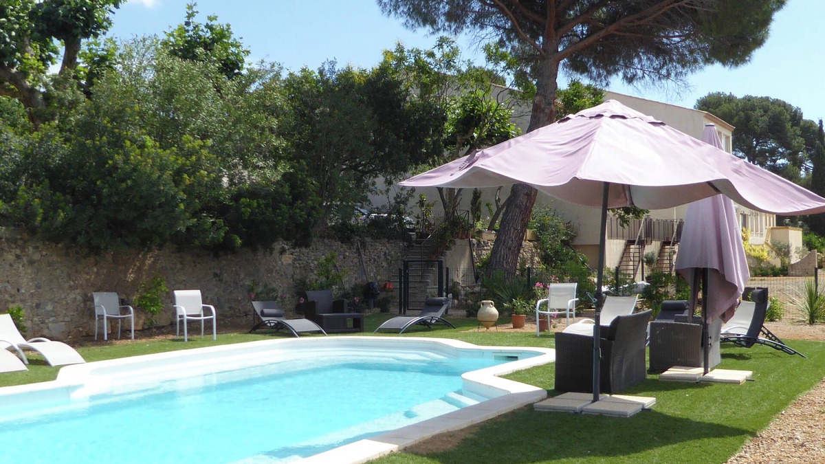 Salleles-d'Aude Apartment | DIVINE ETOILE Gîte vignoble domaine de l'herbe sainte proche Canal du Midi