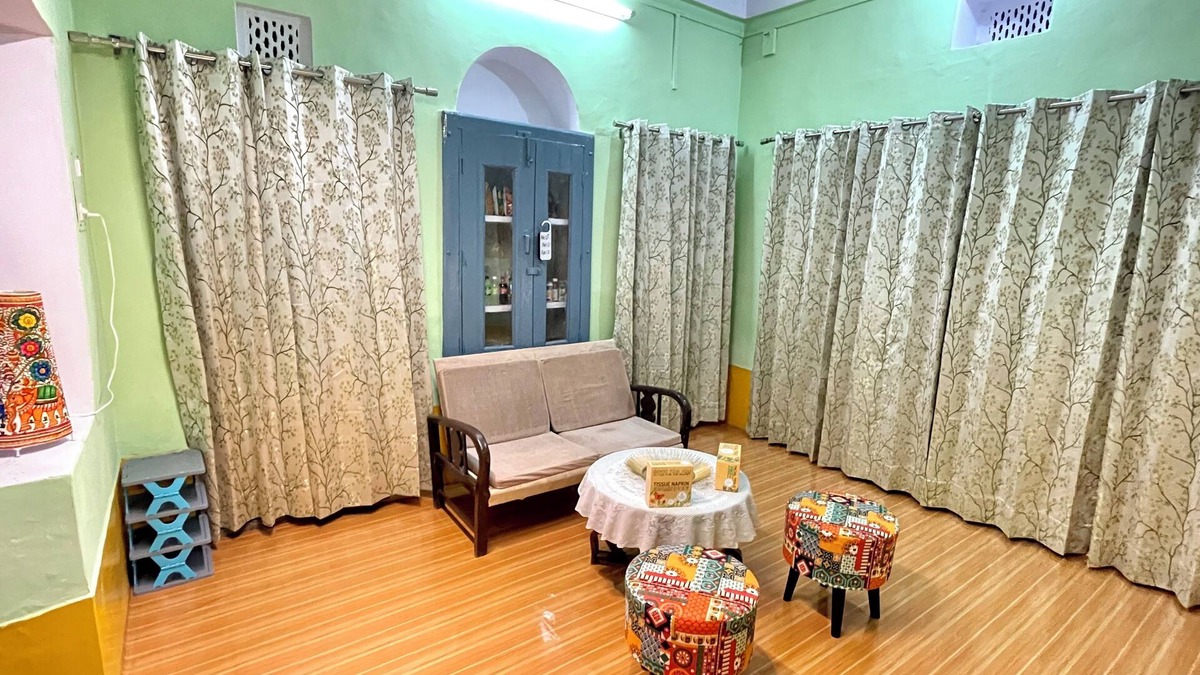 Mathura House | Divine Stay - Facing Krishna Janmabhoomi Temple, Mathura/Vrindavan - Sleeps 2-6