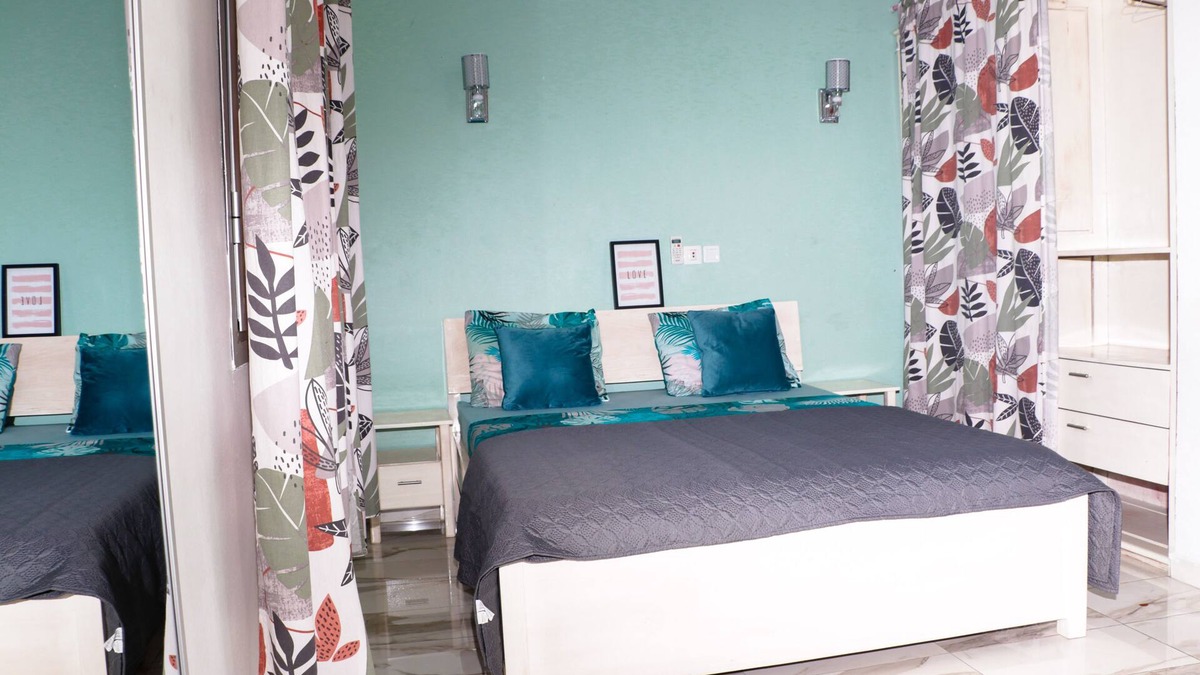 Douala Apartment | Dla/B'ssadi-air-conditioned-hot-water-wifi-electric-group-equipped-kitchen-good-price.