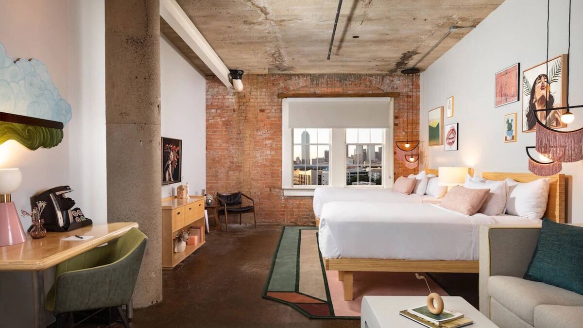 Downtown Dallas Hotel | Dlux Double Queen Room in Canvas Hotel Dallas: Dallas Skyline View!