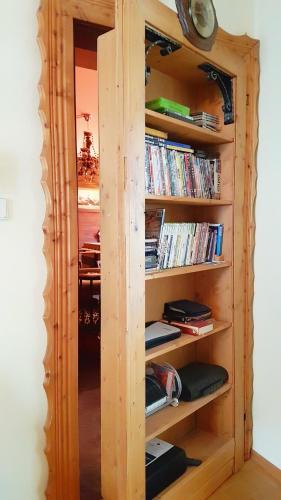 Medraz Apartment | DMG - 'Funky First Floor' Unique Mountain Apartment