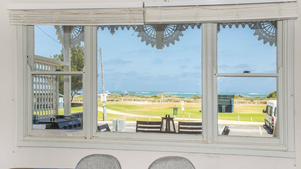 Lancelin House | Doc's Cottage Lancelin - Ocean Views - Pet Friendly.