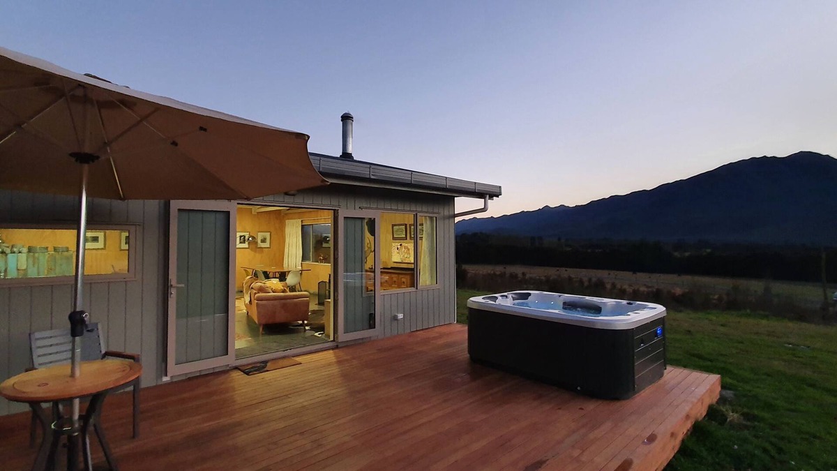 Maruia Cottage | DOC tracks by day, Massage Spa by night.