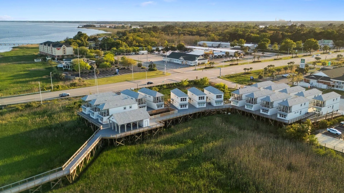 Georgetown House | Dock and Dwell at the Winyah Bay Club, Pool, Outdoor Lounge/Grill and Boat Slip included!