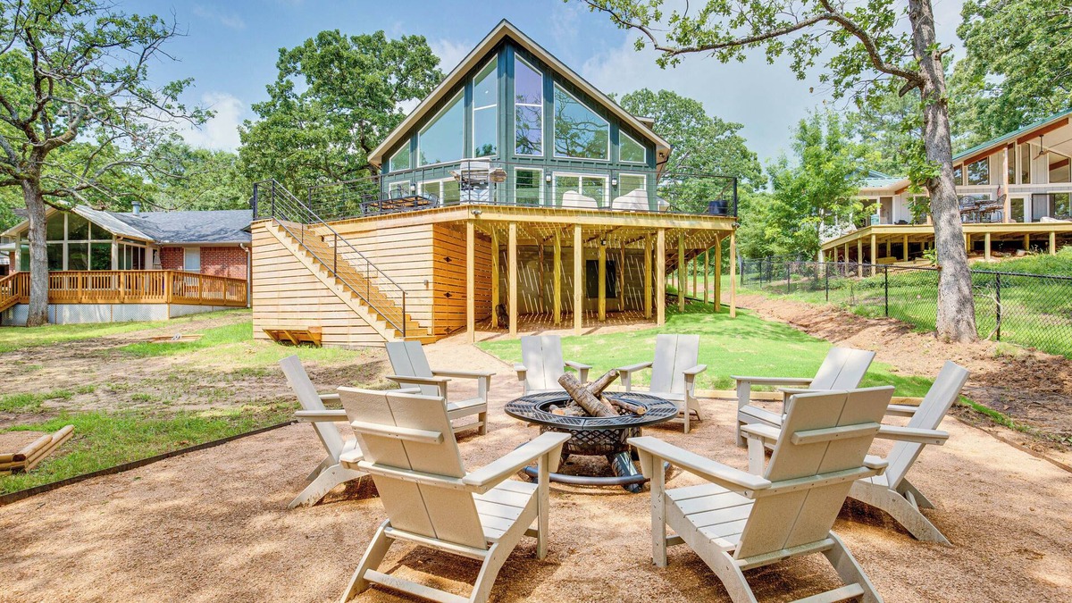 Cedar Creek Reservoir House | Dock & Fire Pit: Lakefront Home in Malakoff!