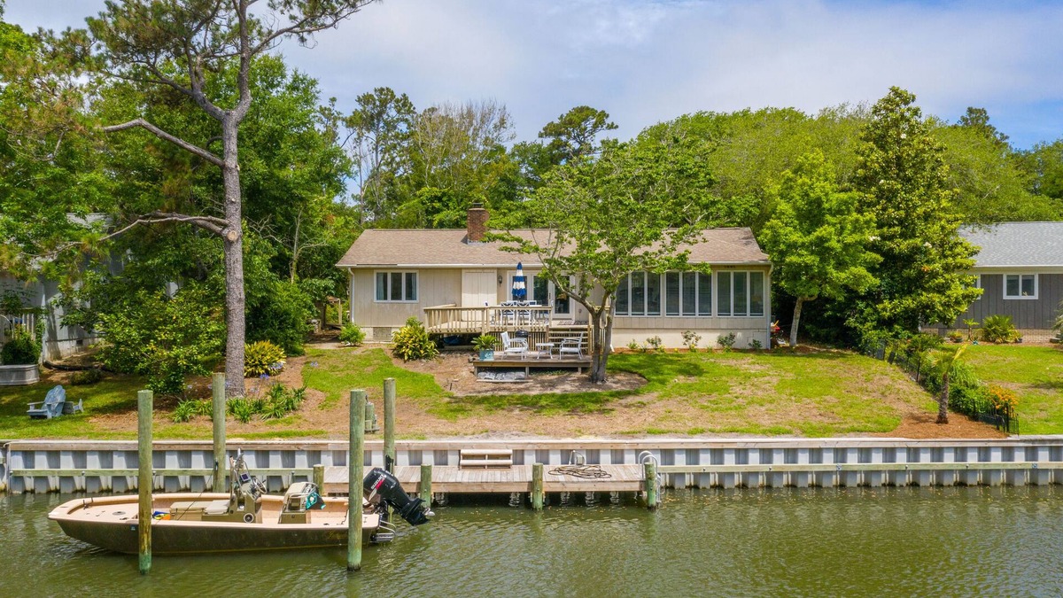 Pine Knoll Shores House | Dock Holiday! with Boat Dock & Pet Friendly